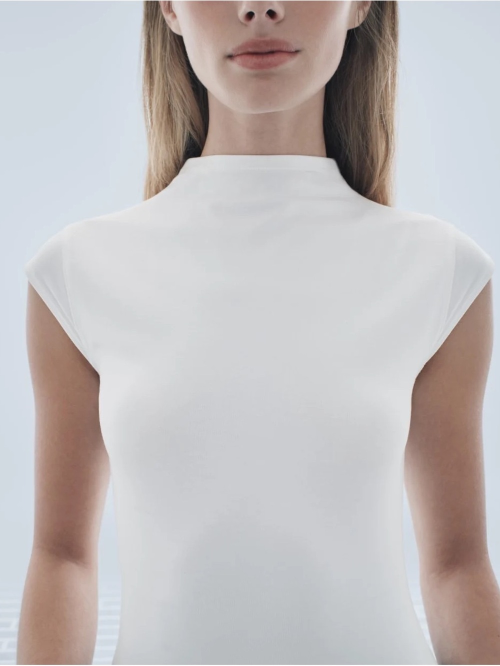 Everlane THE FORM FUNNEL-NECK BODYSUIT White L